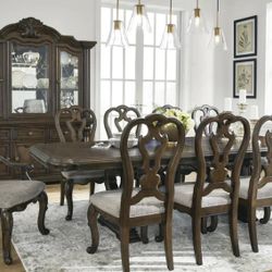 Fine Dining and Fine Prices: Queen Ann Table with 4 Side Chairs and 2 Arm Chairs