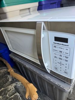 Hamilton Beach Countertop Microwave Stainless Steel 1.1 Cu.ft with Child Safety Lock 1000W White