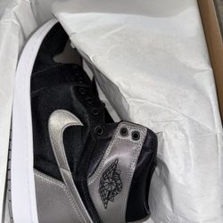Air Jordan 1 Retro High OG 'Satin Shadow'