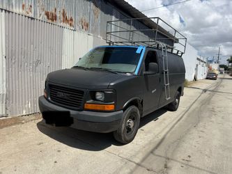 2005 Chevy Chevrolet express van Ideal for work and transporting merchandise. good price