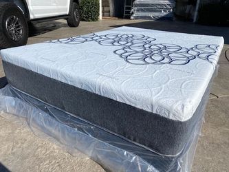 Cal King Bamboo Cool Gel Memory Foam!!