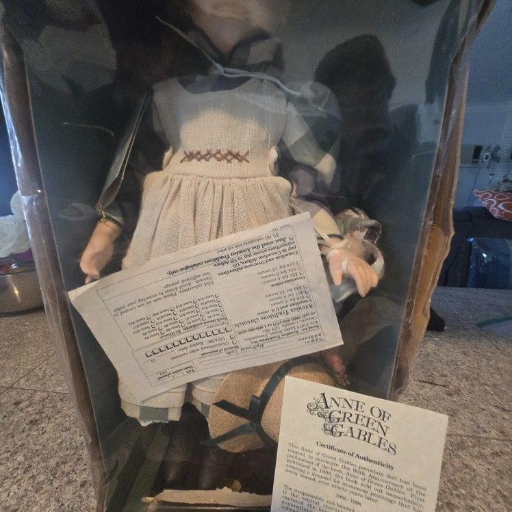 Anne Green Gables Porcelain DOLL