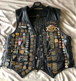 Vintage Harley-Davidson Leather Vest Loaded with Pins/Patches Size XL
