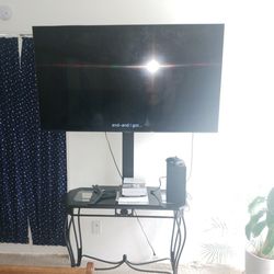 Samsung 65" 4k With Stand And Cords