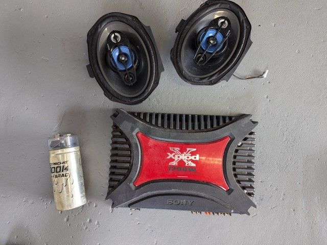 Stereo Equipment Speakers Amplifier And Capacitor