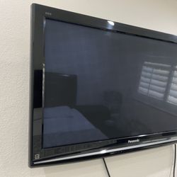 TELEVISIÓN PANASONIC 40”