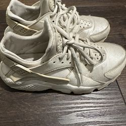 Women’s White Nike Shoes Size 6 Lightly Worn