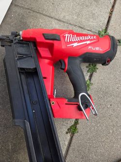Milwake gun  con bateria 6.0
