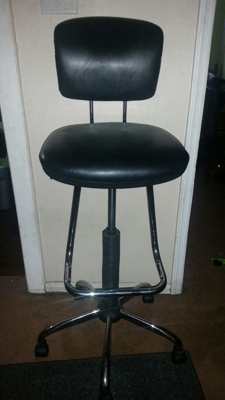 Bar stool/haircutting chair