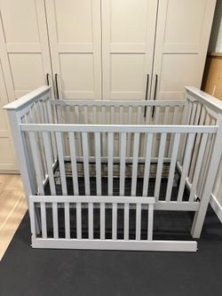 Pottery Barn Kendall Crib/Toddler Bed