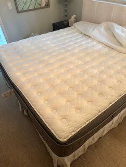 Clean king size Stearns and foster high-end luxury mattress