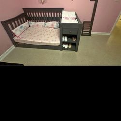 DaVinci Piedmont 4 in 1 crib and changer combo
