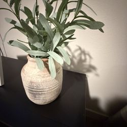 Brand New Gorgeous, Beautiful Vase, Piece With Artificial Greenery Or You Can Just Take The Greenery Out