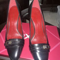 Banana Republic black leather Samantha pumps