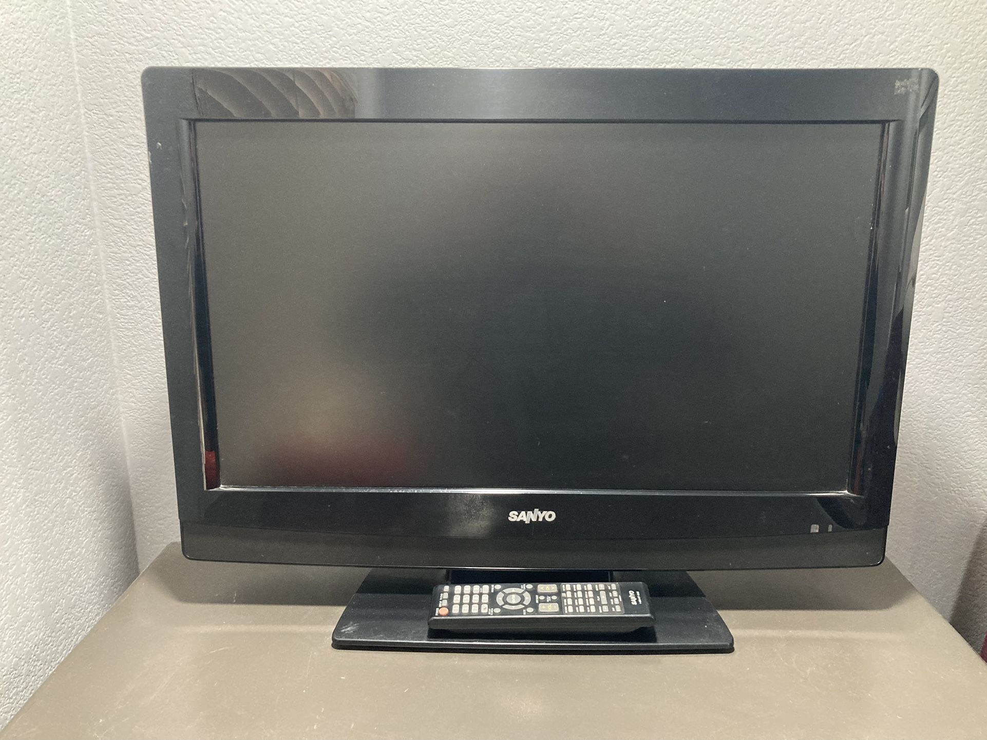 Sanyo TV 26” W/ DVD Video