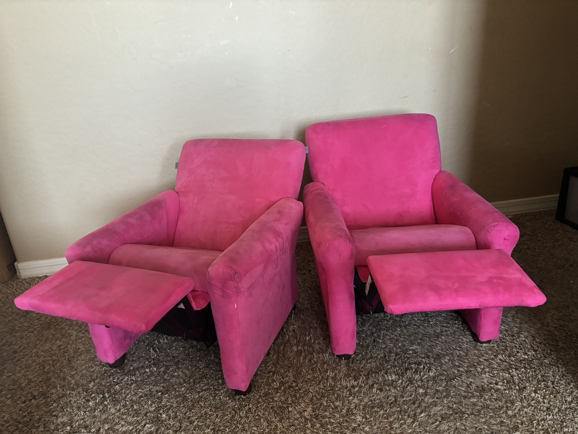 Children’s reclining pink chairs