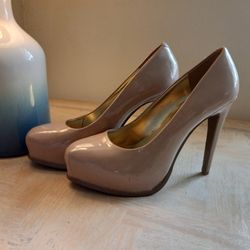 Vera Wang Heels Nude/ Light Pink Size 8