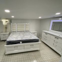 White Finish Bedroom Sets , Dresser With Mirror That Has LED Lights , Nightstands, No Credit Required 