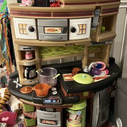 Kids Kitchen Set With Extra Food 