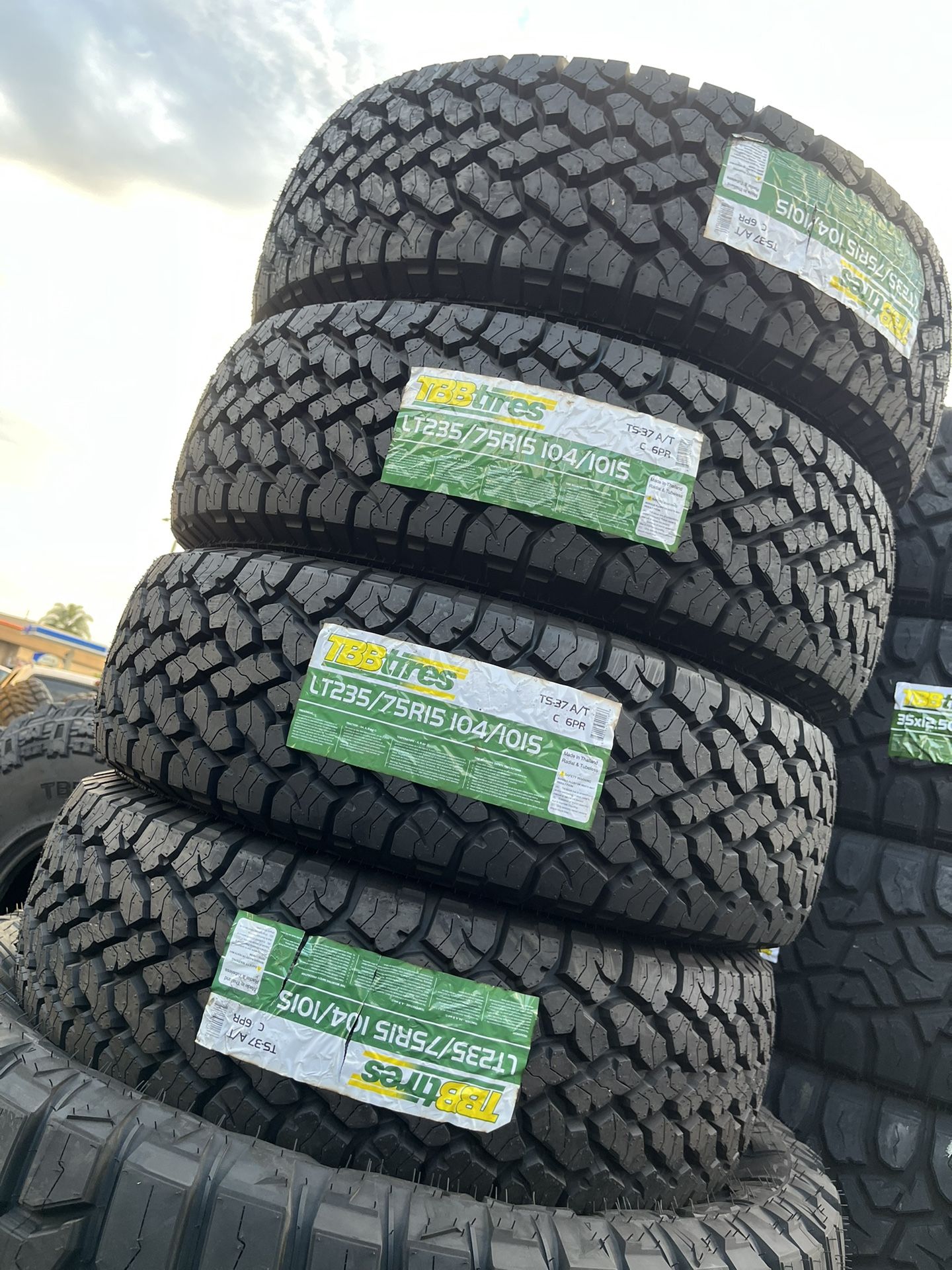 Vendo 235/75/R15 LT INSTACION Y BALANCE LAS 4 Por $410