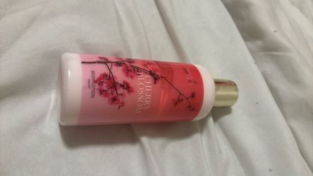 Cherry blossom body lotion