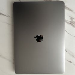 MacBook Pro 2017 2.3GHZ Intel i5 121 GB HD