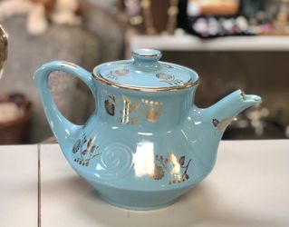Vintage Pearl China Co Baby Blue Tea Pot 22 kt Gold Made in the USA