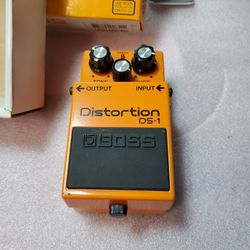 BOSS Distortion  DS-1
