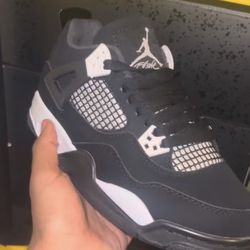 Jordan 4s