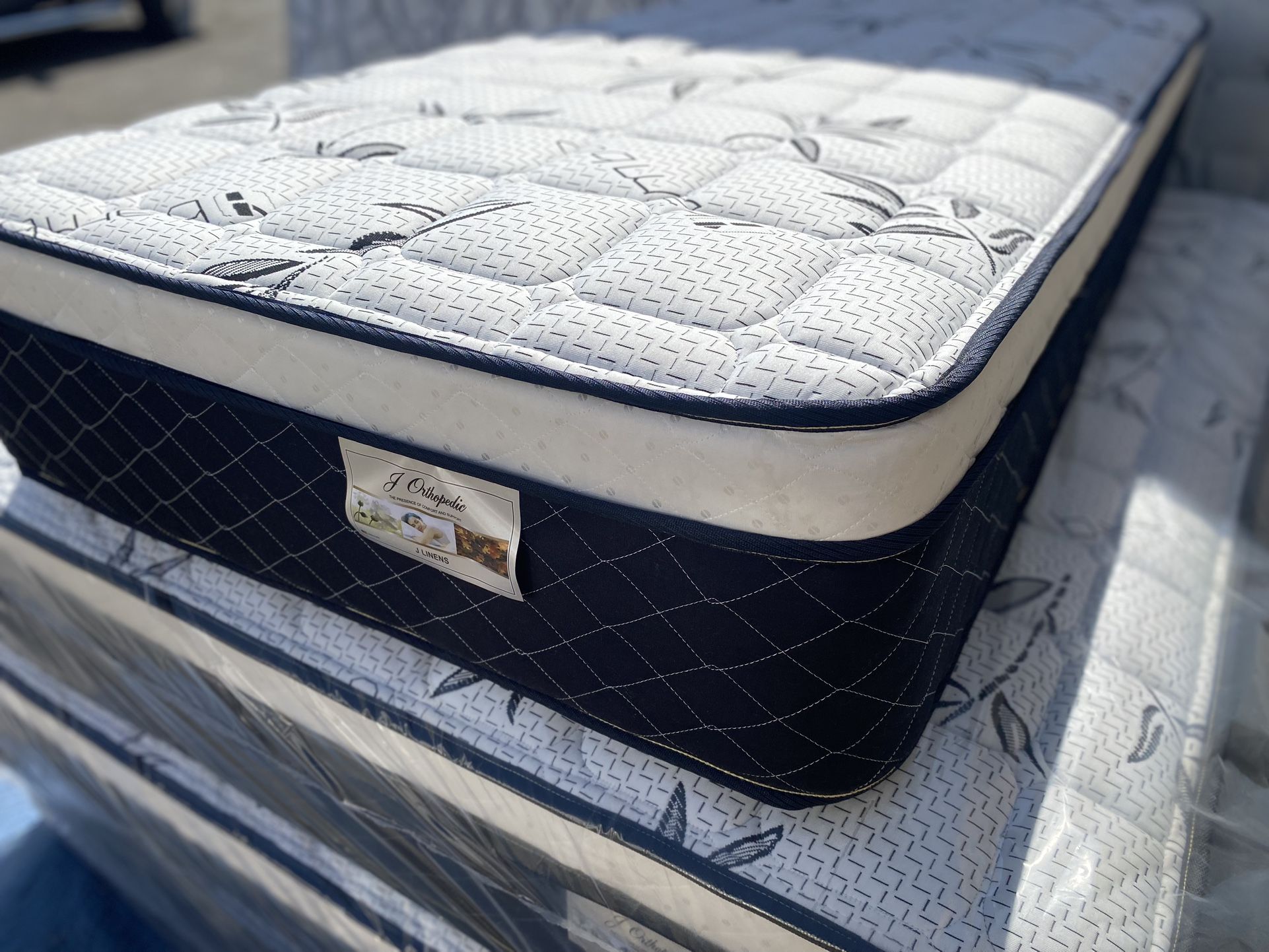 😴Mattress pillow top🥱 💎All sizes 💎12” inches tall 🔵Queen $199 🟣Full $180 🟠Twin $150 🟡King $330 🔴Cal king $330 🔘 Delivery available🚛