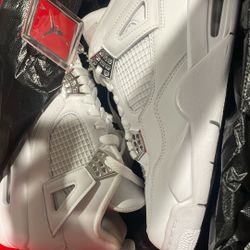 Air Jordan 4 Negotiable 
