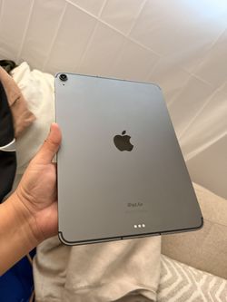 iPad Air (5th Gen) 64GB WiFi + Cellular