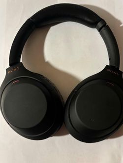 Sony xm4 headphones‼️‼️it retails for 229$