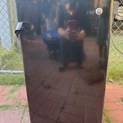 Black GE Mini Fridge in excellent condition