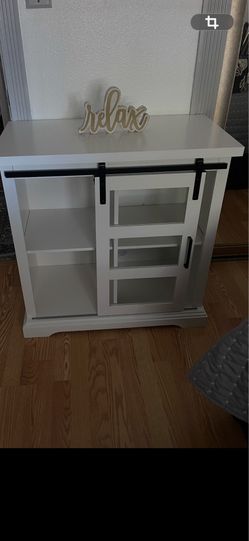 Hermosa mesa con puerta corrediza