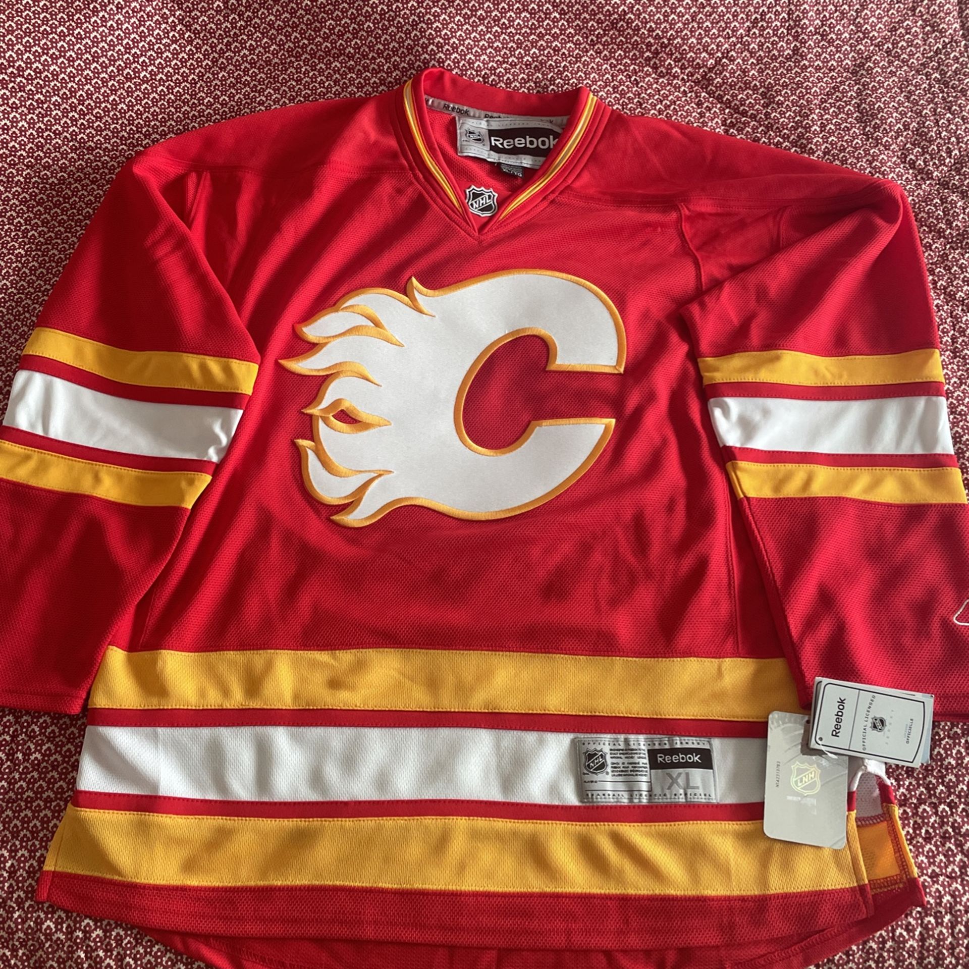 Calgary Flames XL Hockey Jersey 