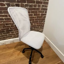 🪑 White Adjustable Rolling Desk Chair – Great Condition! 🪑