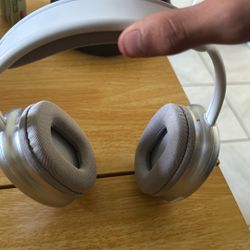 realistic air pod max