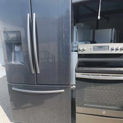 Samsung Black Stainless Steel & GE Stove #659