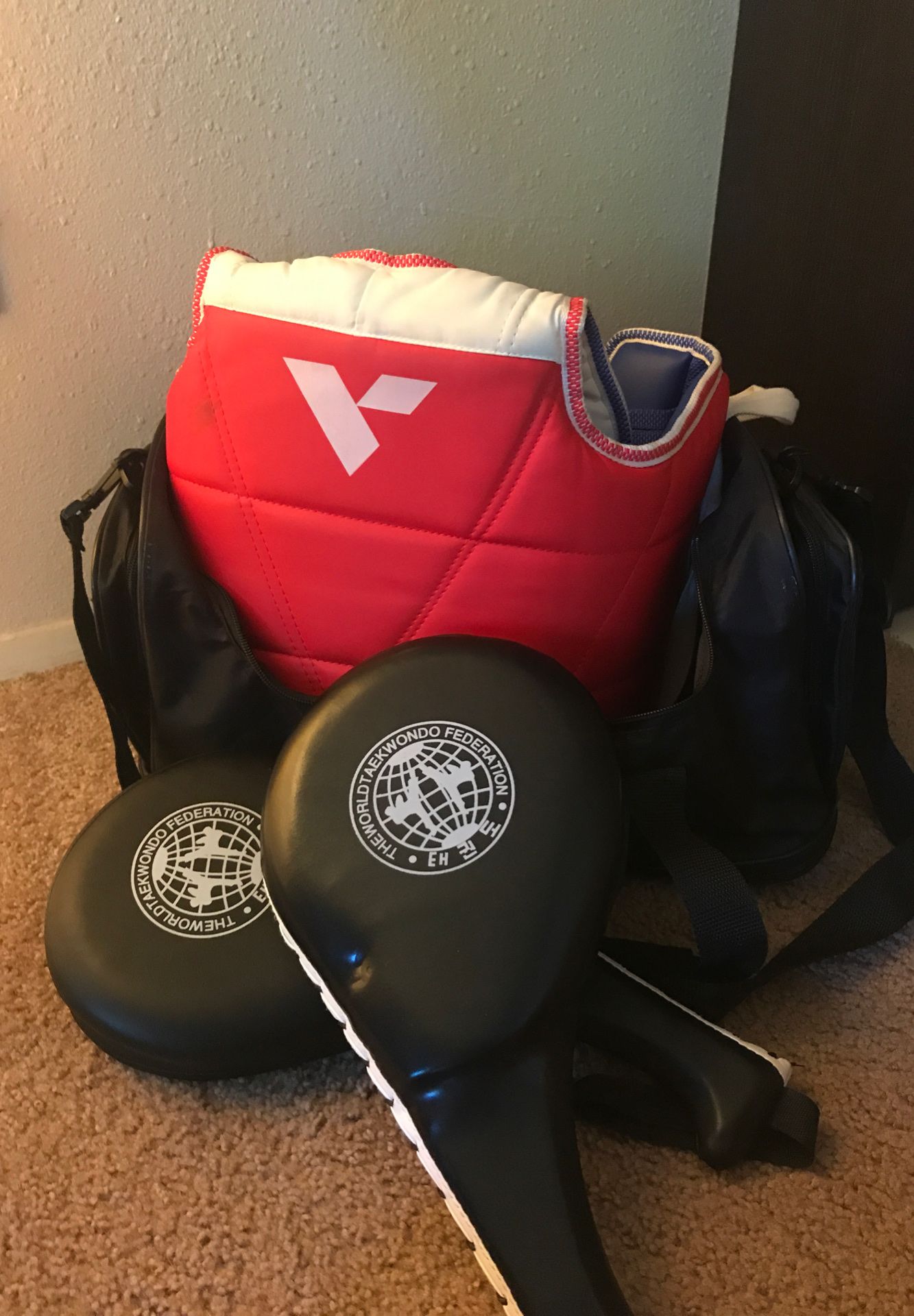 Taekwondo duffle bag/ targets/ sparring gear chest guard