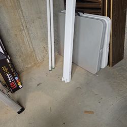 8 Ft Florescent Strip Like With Tubes