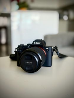 Sony a7 II Mirrorless Camera with 28-70mm lens