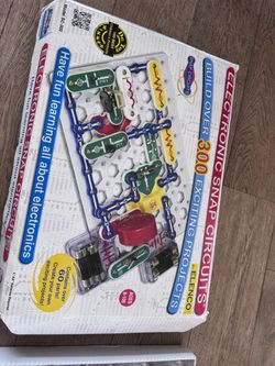 Snap Circuits Electronics Lot – 2 Sets – Lots of Pieces