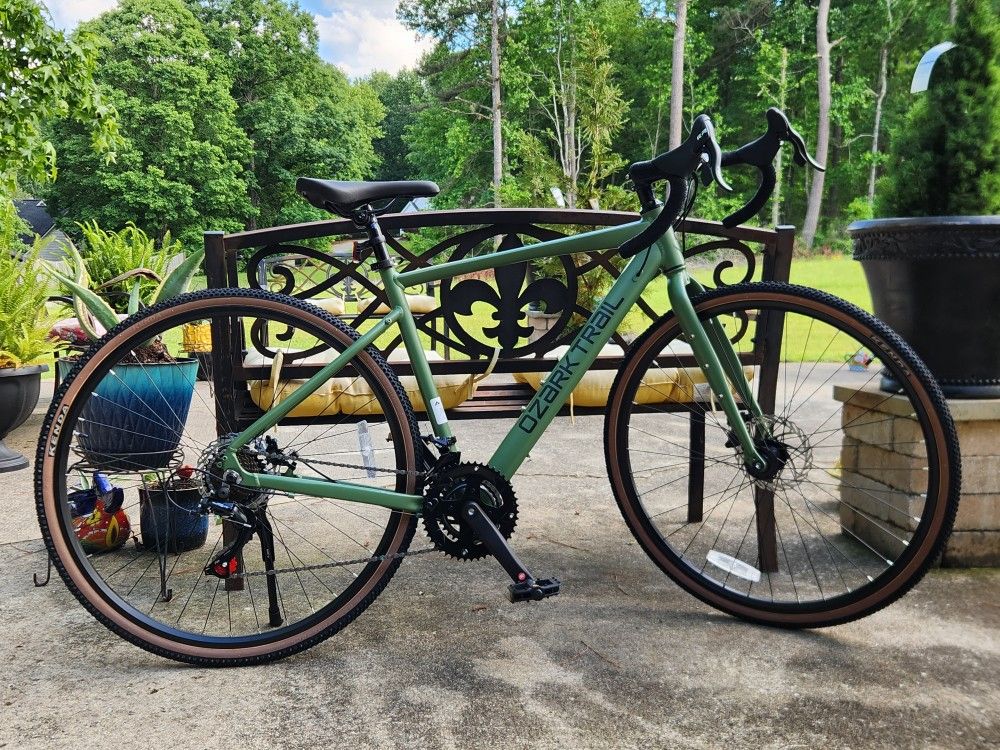 OZARK TRAIL G.1 GRAVEL BIKE $150