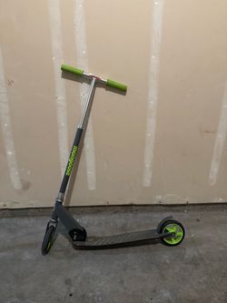 Mongoose Force 3.0 folding kick scooter