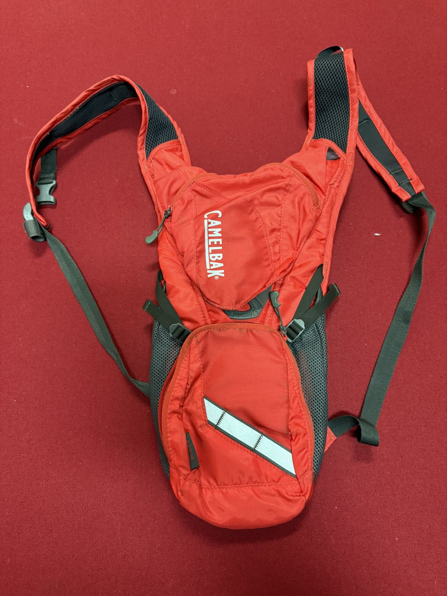 Camelbak Classic 70 oz Hiking / Cycling Hydration Backpack Red No Bladder