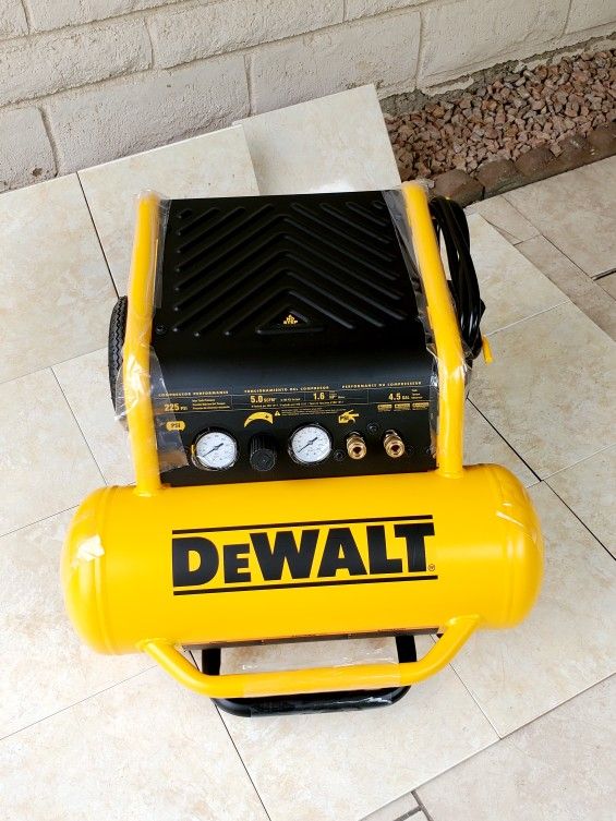 DeWALT corded Heavy Duty Air Compressor 4.5 gal 225 PSI