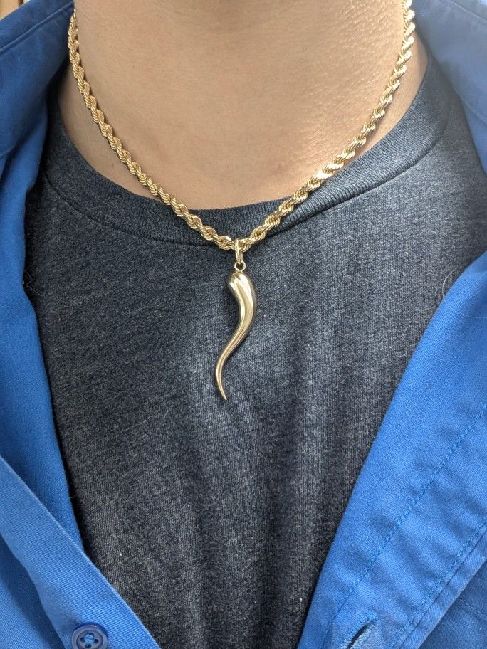 14kt Yellow Gold 18" 4mm Solid Rope Chain at 35g with 14kt Yellow Gold Italian Horn Pendant at 3.30g