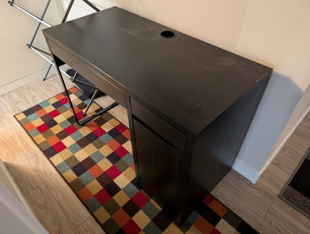Free IKEA Micke Desk