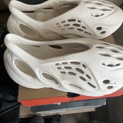 Adidas Yeezy Foam RNR Sand size 11